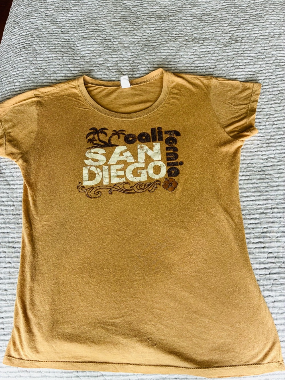 San Diego Vintage Graphic Women’s Tee in Gold. Size: Medium, runs small